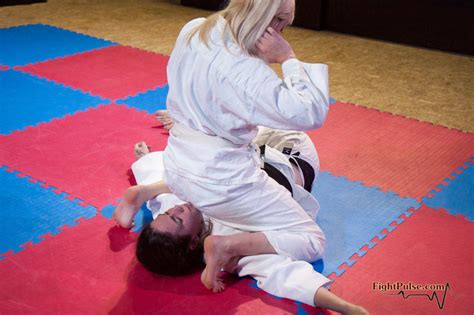 Mixed wrestling and female wrestling videos .